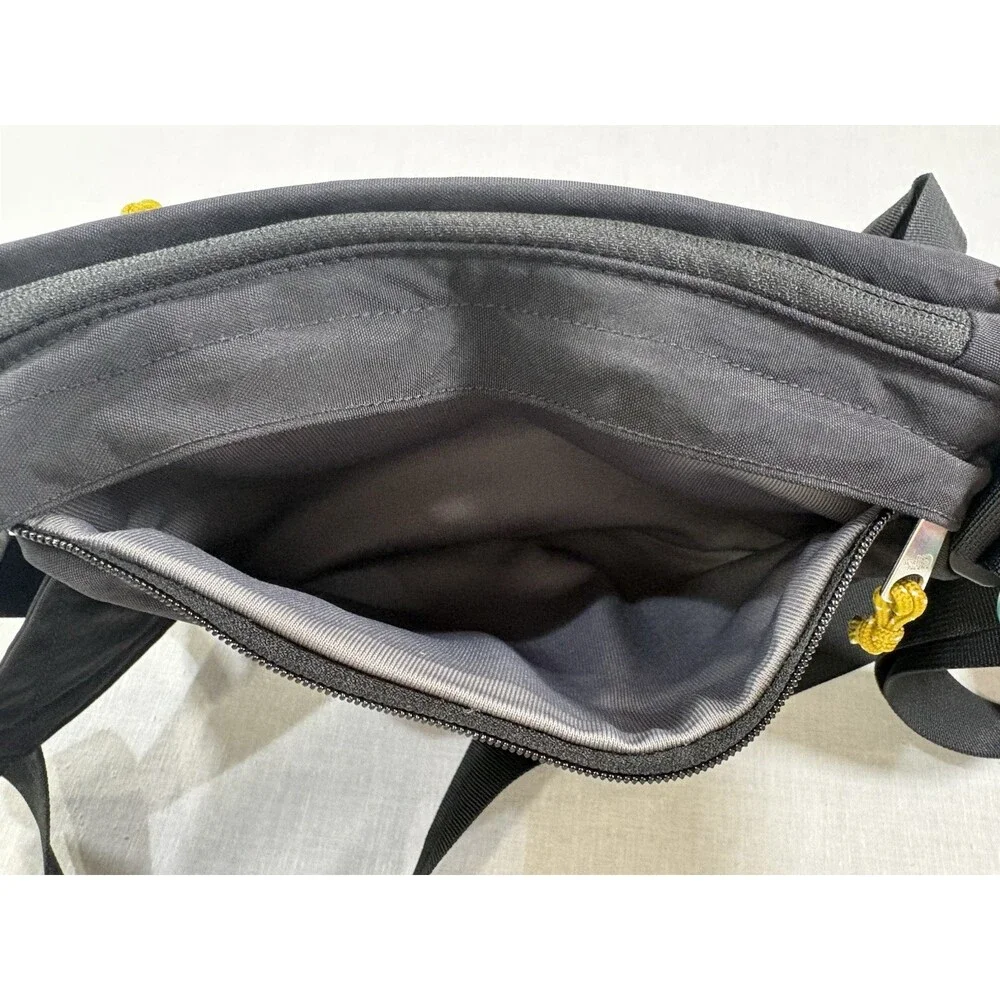The North Face Berkeley Field Bag Black Shoulder Bag Zip Closure Outdoor